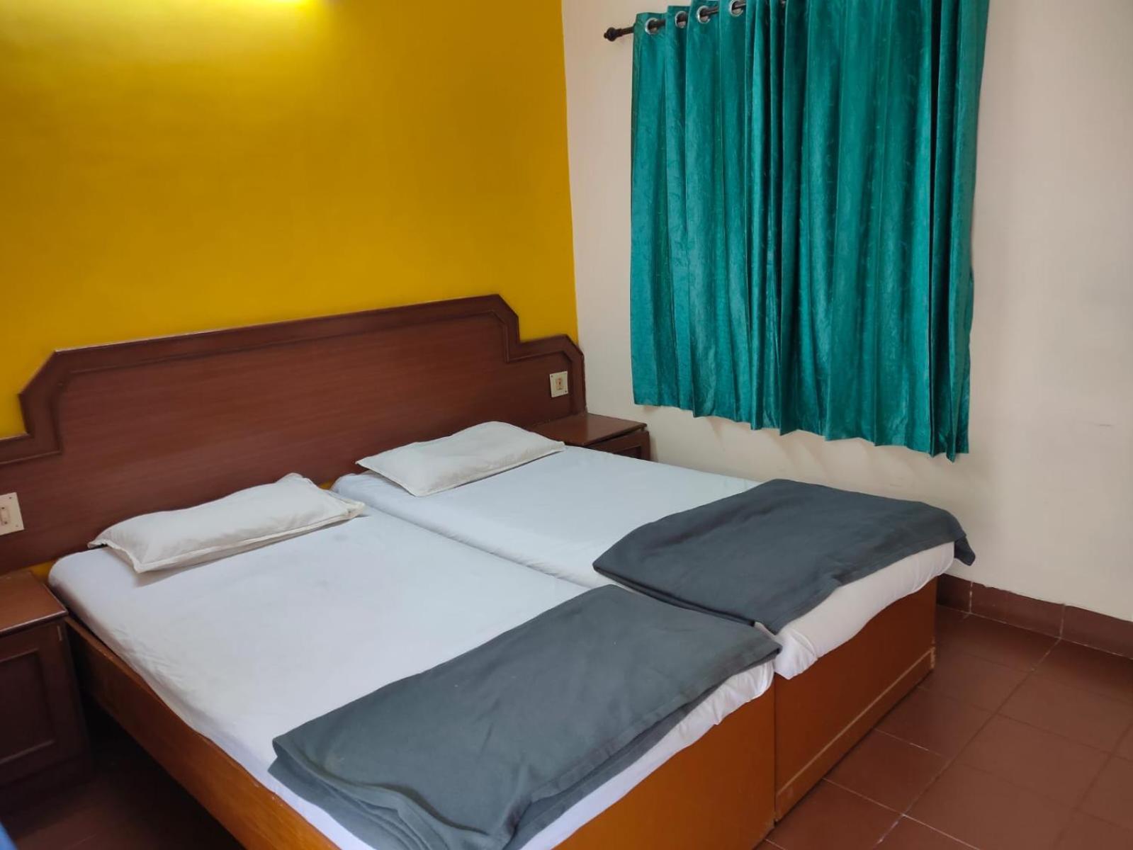 Anjana Hotels Theni Allinagaram Exterior foto